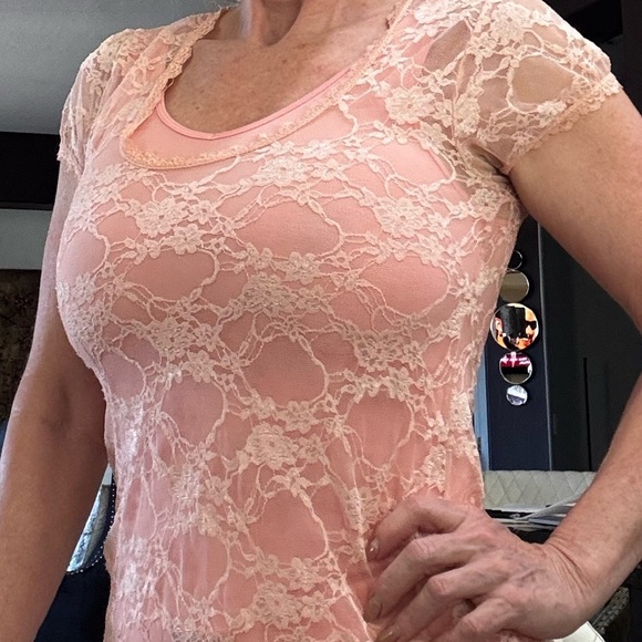NWOT Downeast Basics Lace Overlay peach Top - Picture 7 of 9
